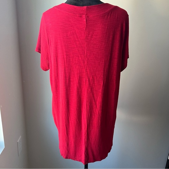 Old Navy Women's Bright Red V-Neck Tee - Picture 5 of 8